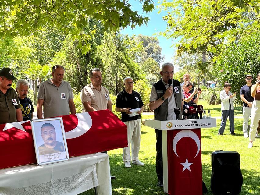 İZMİR'DEKİ YANGINDA ŞEHİT OLAN ORMAN PERSONELİNİN CENAZESİ TÖRENLE MEMLEKETİNE UĞURLANDI