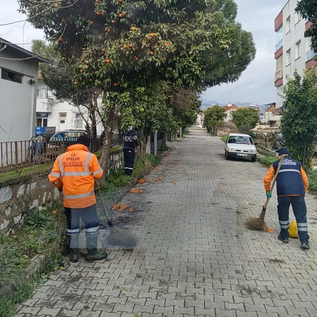 Efeler Belediyesi ekiplerinden Umurlu’da temizlik çalışması