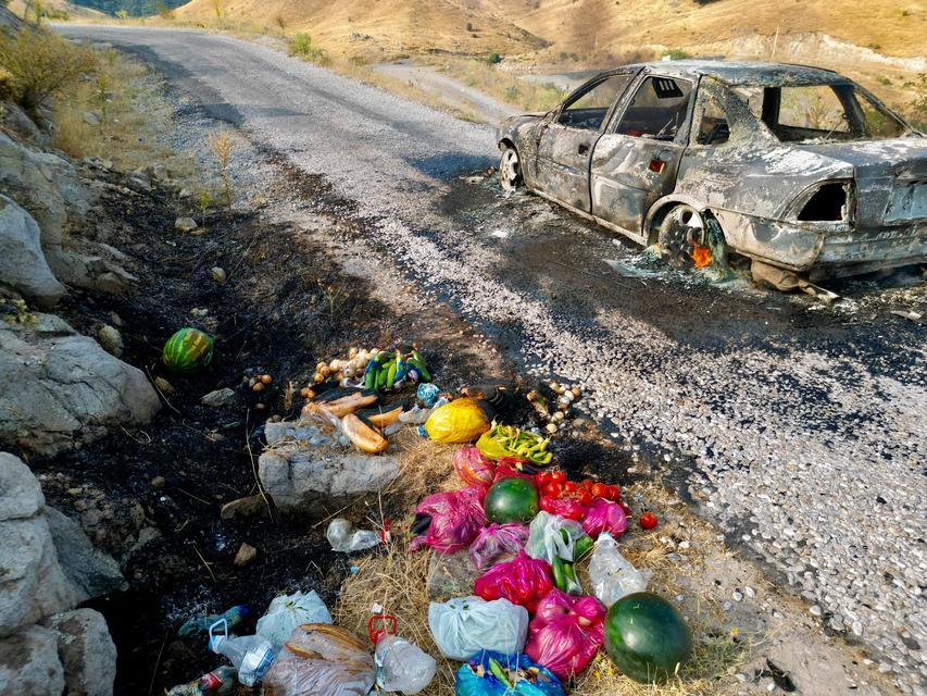 YANAN ARAÇTAN ÇIKARAK SON ANDA KURTULDULAR