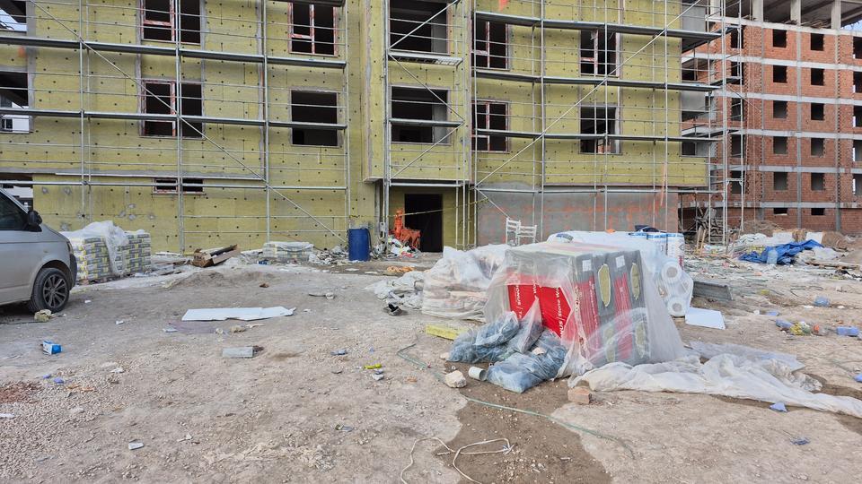 Asansör boşluğuna düşen sıva ustası hayatını kaybetti