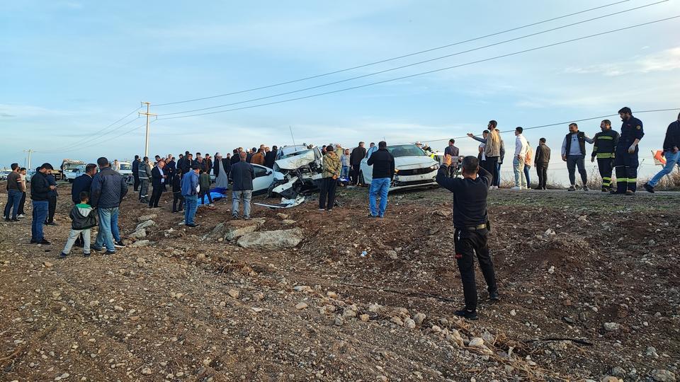 DİYARBAKIR'DA TAZİYE DÖNÜŞÜ FECİ KAZA: 3 ÖLÜ, 4 YARALI
