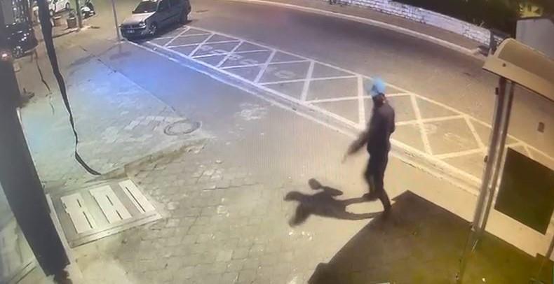 FETHİYE'DE AK PARTİ İLÇE BAŞKANLIĞI BİNASINA TAŞLI SALDIRI