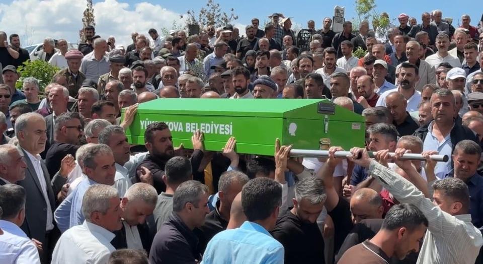 Feci kazada hayatını kaybeden 3 kişi son yolculuğuna uğurlandı