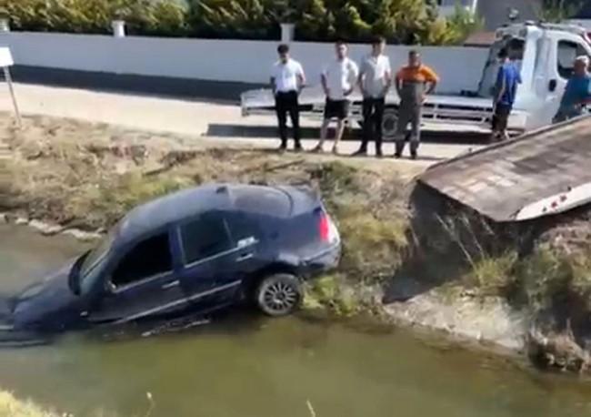 Otomobil sulama kanalına uçtu