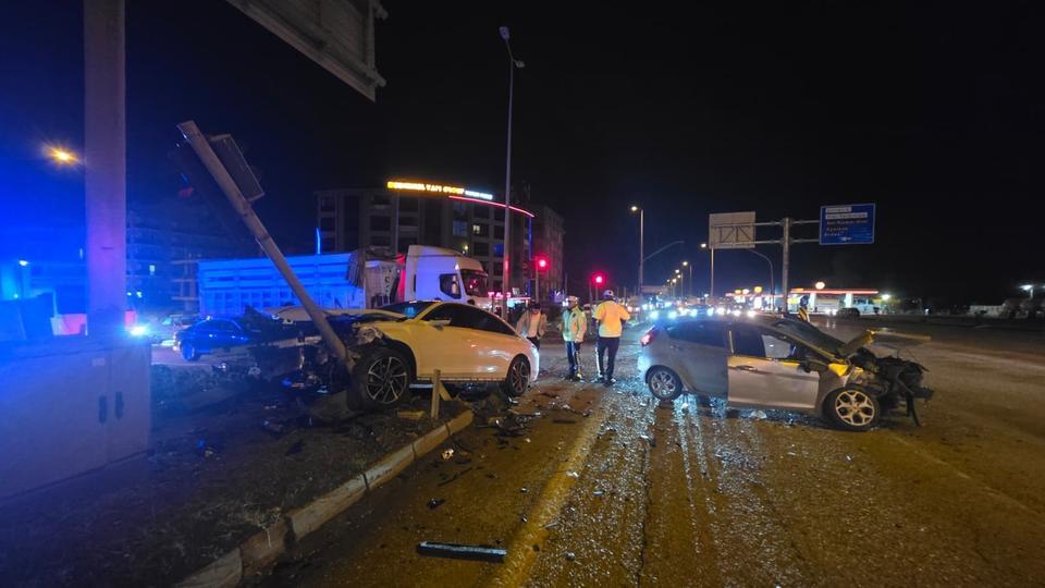 BANDIRMA HASTANE KAVŞAĞI'NDA TRAFİK KAZASI: 3 YARALI