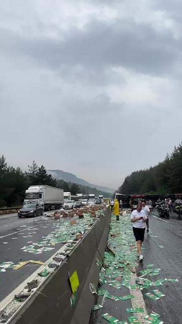 Otoyol ulaşıma kapandı