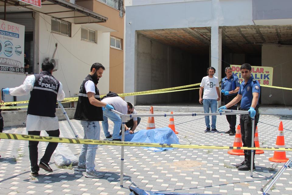 Emekli polis, oğlunu öldürdü