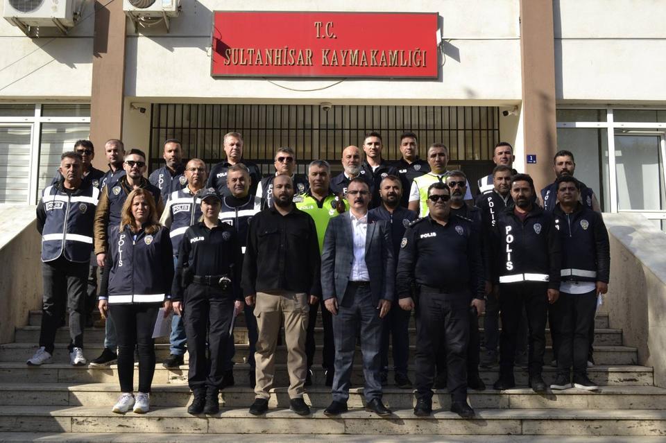 Sultahisar'da başarılı polislere belge verildi
