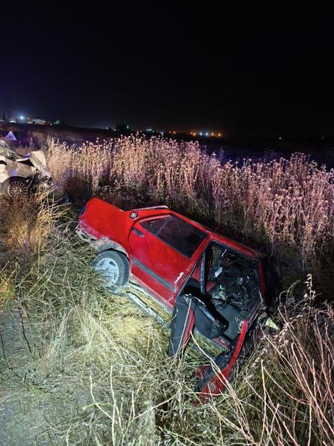 İki otomobilin çarpıştığı kazada 1 kişi öldü, 4 kişi yaralandı