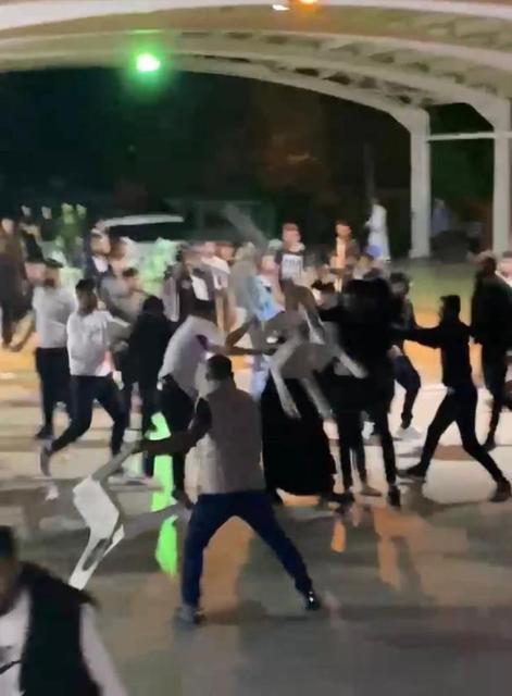 Düğünde çıkan kavgada sandalyeler havada uçuştu
