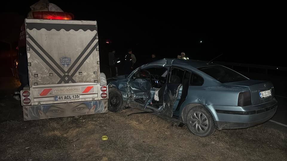 İşçileri taşıyan minibüsle otomobil çarpıştı: 2 yaralı