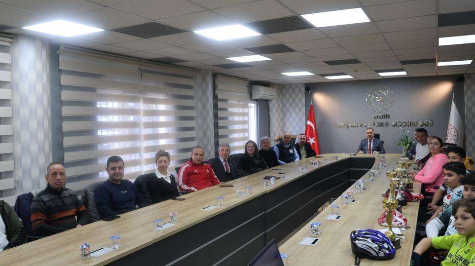 Aydın'da bisiklet tutkunlarının sorunları görüşüldü