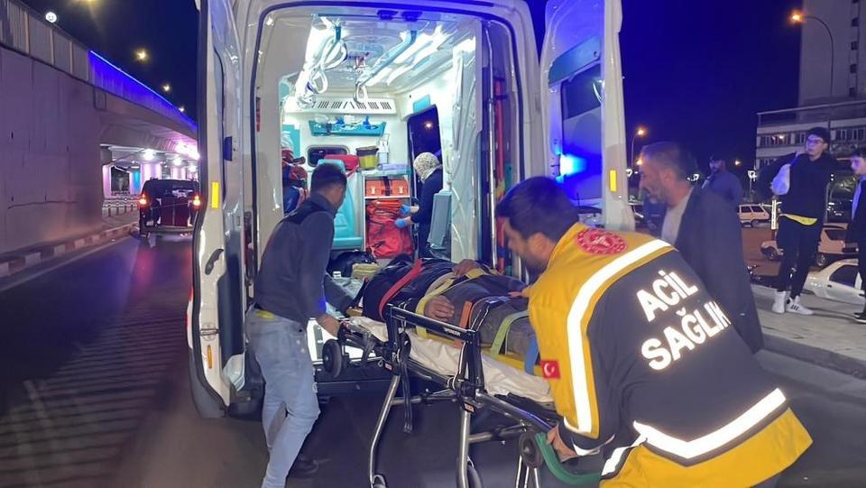 Motosiklet yayaya çarptı: 2 yaralı