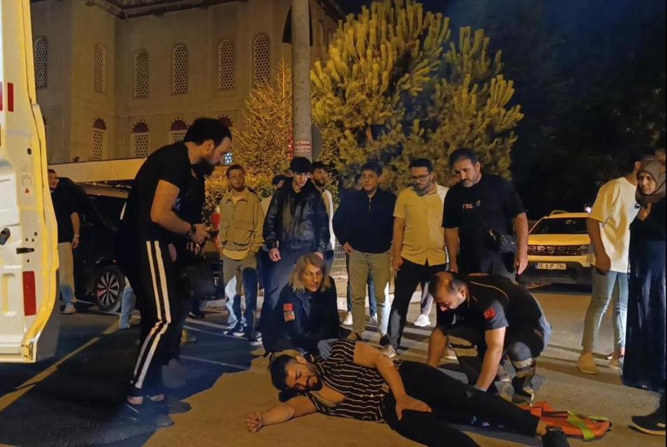 Otomobille elektrikli bisiklet çarpıştı: 1 ağır yaralı