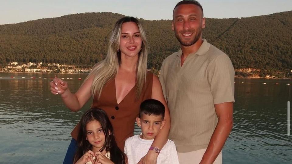 Milli futbolcu, boşanma iddialarını yalanladı