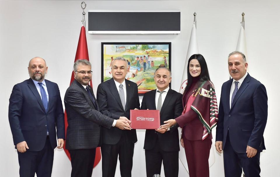 Aydın'ın spor altyapısı güçleniyor: Yatırım protokolü imzalandı