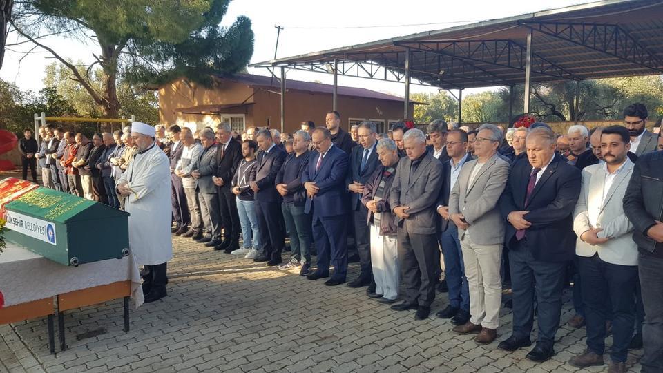 ESKİ BAŞKANIN ANNESİ SON YOLCULUĞUNA UĞURLANDI