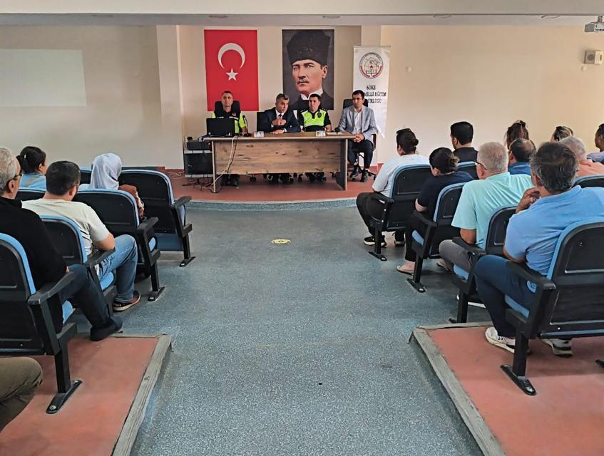 Söke’de servis şoförleri ve rehberlere trafik eğitimi