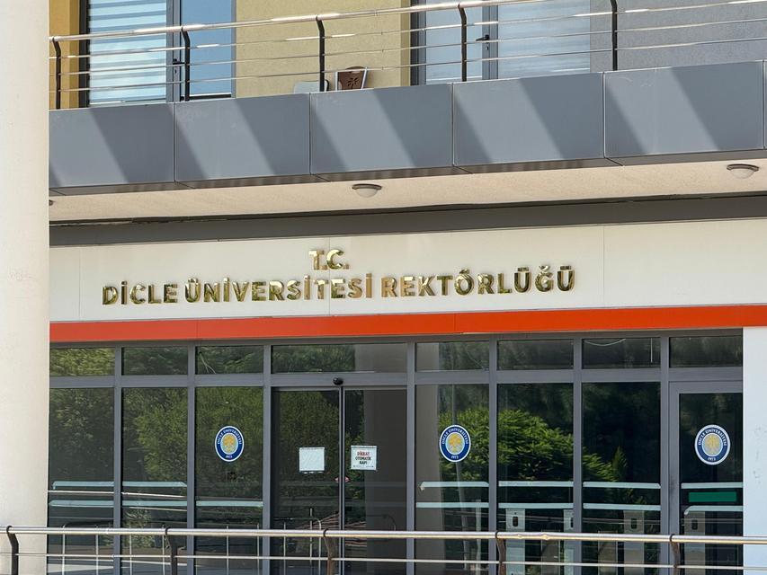 DİCLE ÜNİVERSİTESİNDE YAŞANAN İNTİHARDA ÖĞRENCİ, BIRAKTIĞI NOTTA HOCASINI İŞARET ETTİ YÖK, DİCLE ÜNİVERSİTESİNDE YAŞANAN İNTİHAR OLAYINA İLİŞKİN MÜFETTİŞ GÖREVLENDİRDİ
