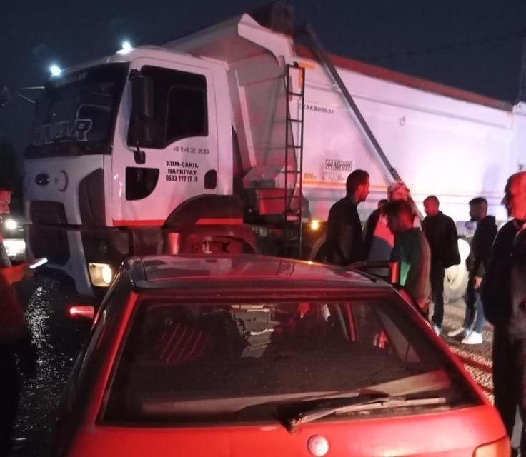 Hafriyat kamyonu ile otomobil çarpıştı: 1 ölü 1 yaralı