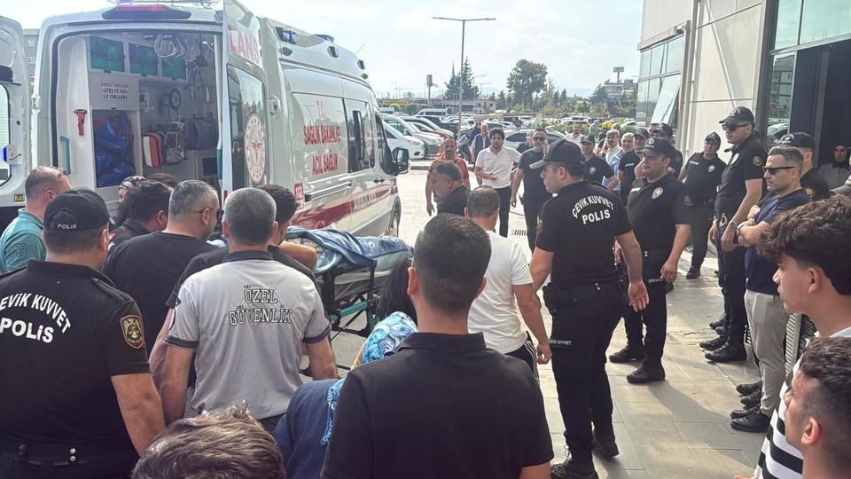 SİLAHLI SALDIRGAN 4 KİŞİYİ ÖLDÜRDÜ, 8 KİŞİYİ DE YARALADI