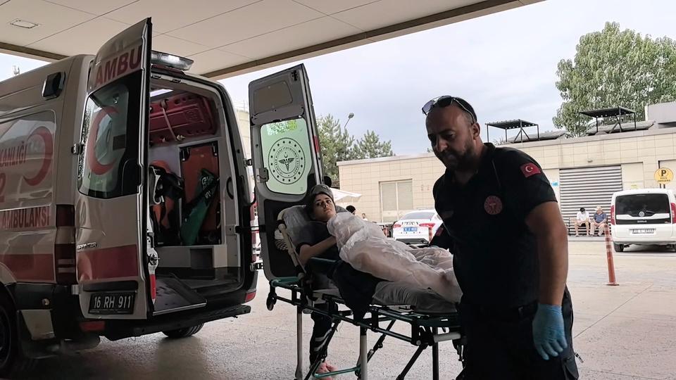 Üzerine sıcak su dökülen market çalışanı hastanelik oldu