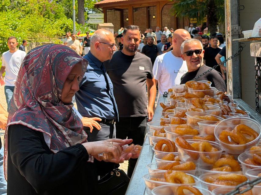 AK Parti'nin 25’inci kuruluş yıl dönümü nedeniyle lokma dağıtıldı