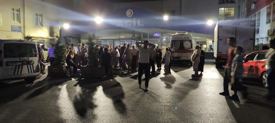DENİZLİ'DE ÇOK SAYIDA MAHKUM ZEHİRLENME NEDENİYLE HASTANELERE KALDIRILDI