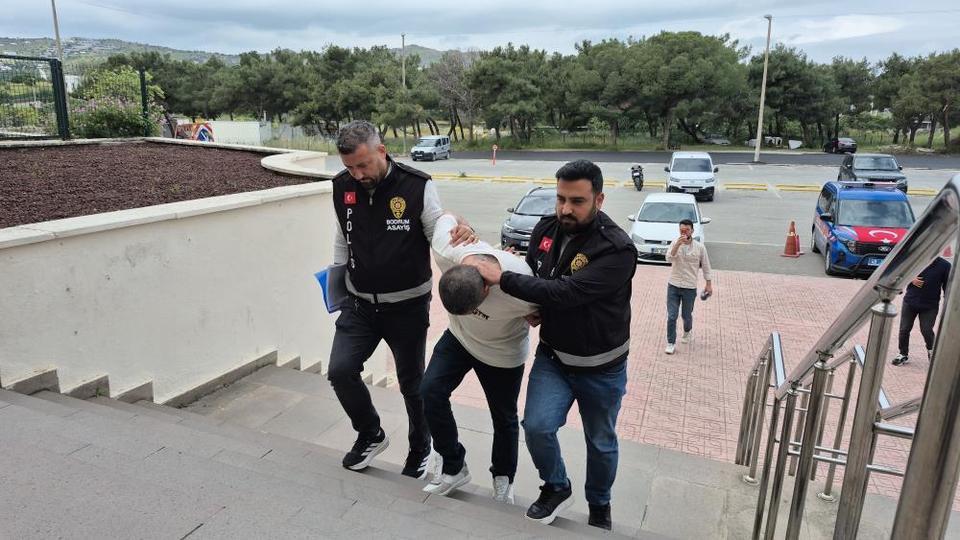 Eski sevgilisini 4 yerinden bıçakladı