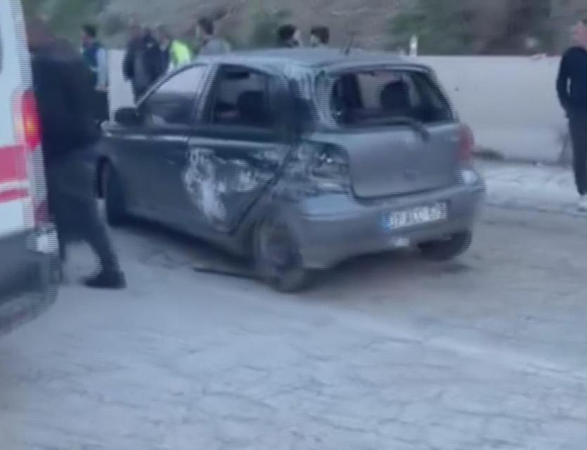 Otomobille çarpışan motosiklet sürücüsü hayatını kaybetti