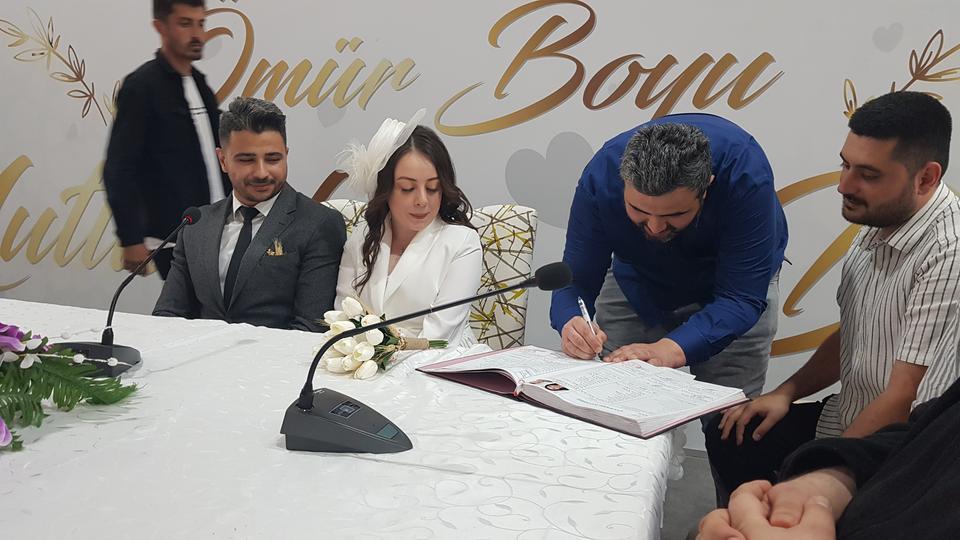 Karabük’te evlilik tarihlerinin özel bir gün olmasını isteyen 10 çift, 24.04.2024 tarihinde nikahlarını kıydı.