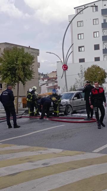 Seyir halindeki otomobilin motorunda yangın