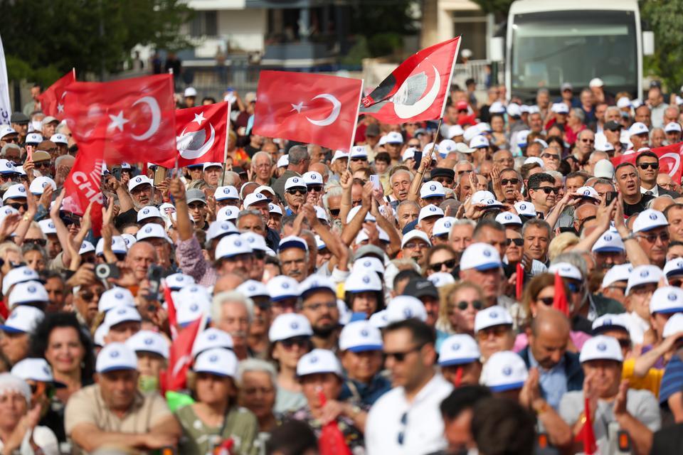 CHP Genel Başkanı Özel, Didim'de toplu açılış törenine katıldı
