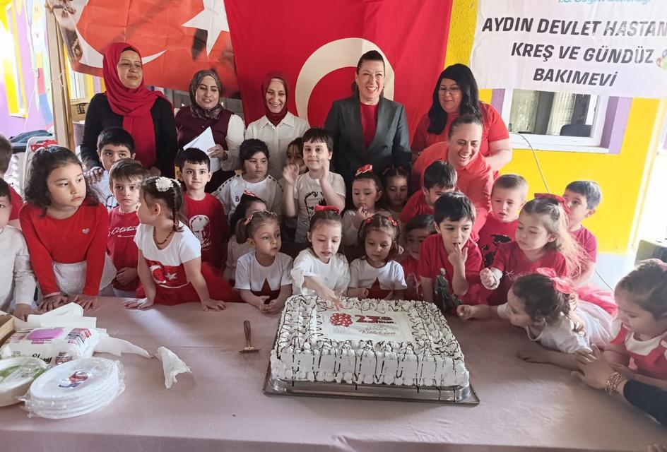 Aydın Devlet Hastanesi’nde 23 Nisan coşkusu: Miniklerden renkli gösteri