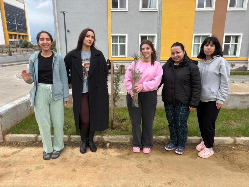 Üniversiteli gençler gönüllülüğe dikkat çekti