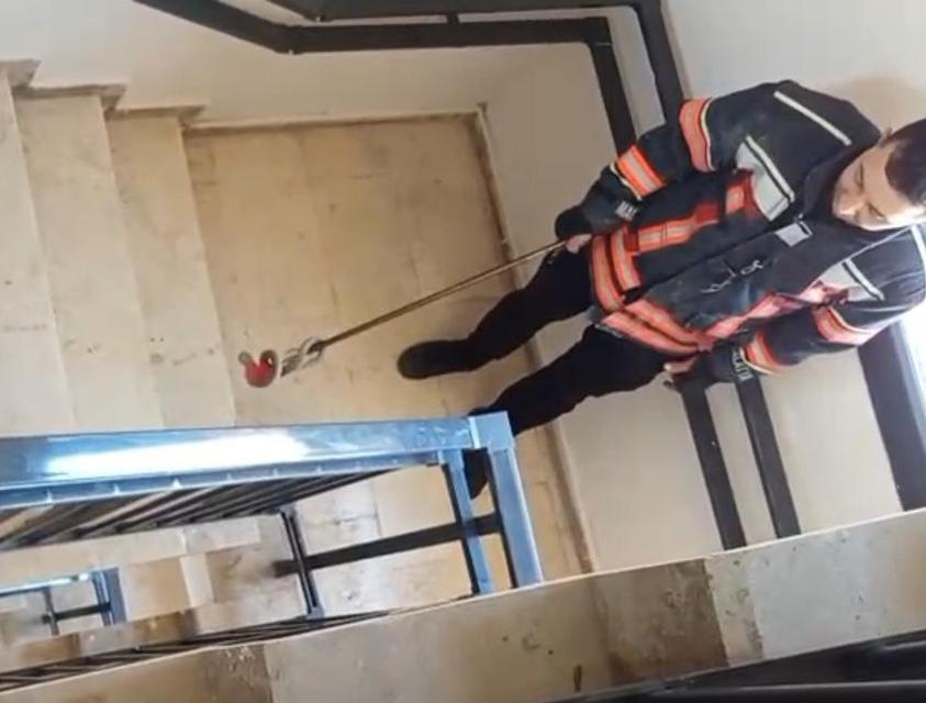 APARTMANA GİREN YILAN PANİĞE NEDEN OLDU