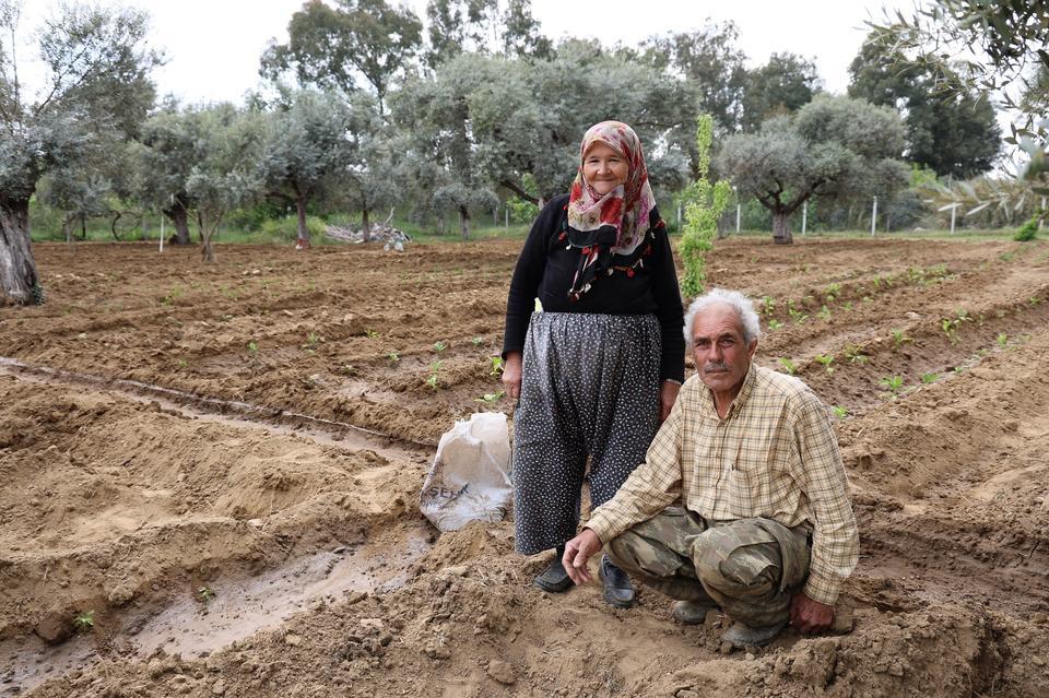 Aydınlı yarım asırlık evli çift mutluluğu toprakta buldu