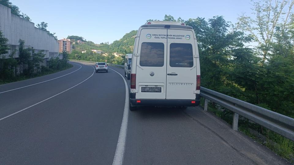 DİREKSİYON BAŞINDA KALP KRİZİ GEÇİRDİ: ŞOFÖR HAYATINI KAYBETTİ, YOLCULAR KURTULDU