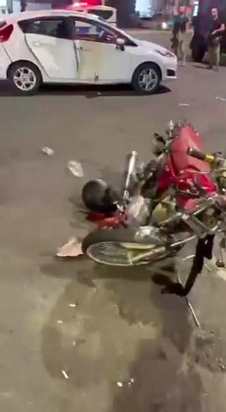 Motosiklet ile otomobil çarpıştı: 1 yaralı