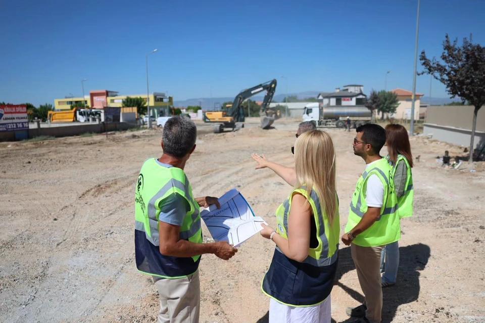 MERKEZEFENDİ'DE AKILLI KAVŞAK VE ÜST YAPI ÇALIŞMALARI DEVAM EDİYOR