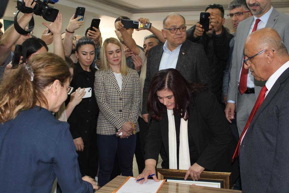 MAZBATASINI ALAN BAŞKAN ÇERÇİOĞLU, İŞBİRLİĞİ MESAJI VERDİ BAŞKAN ÇERÇİOĞLU: "BAŞLADIĞIMIZ İŞLERİ BİTİRECEĞİZ"