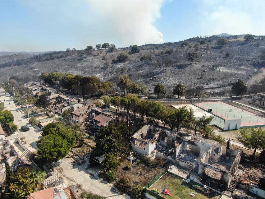 40 yıllık hatıraları küle döndü