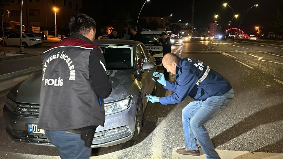 Otomobilin çarptığı kadın hayatını kaybetti