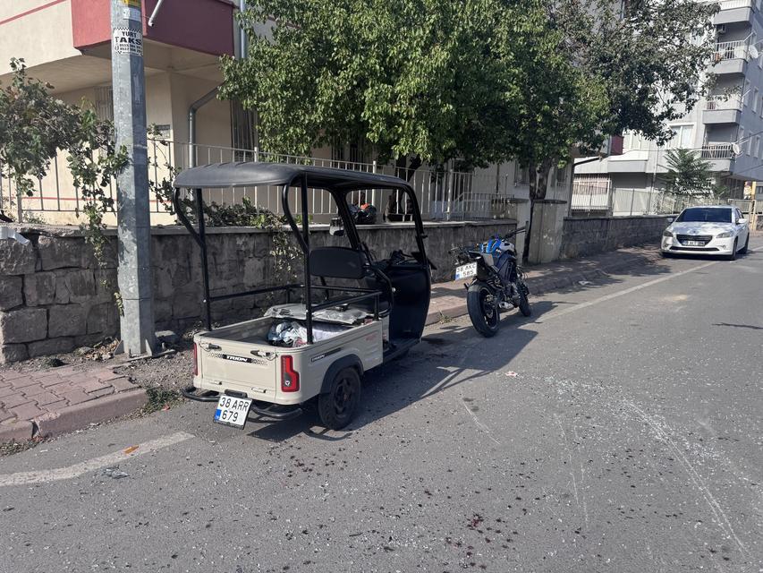 Motosiklet ile mobilet çarpıştı: 7 yaralı