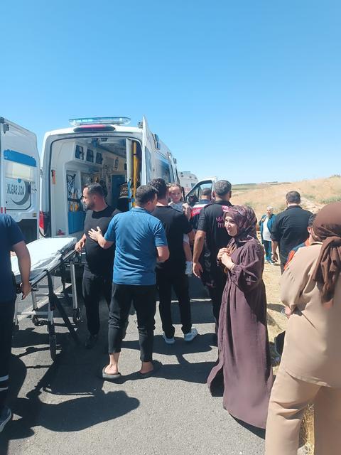 Okul servisi devrildi: Çok sayıda öğrenci yaralandı