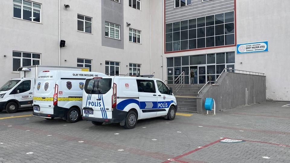 TARTIŞTIĞI ÖĞRETMENİ OKULDA TABANCAYLA YARALADI