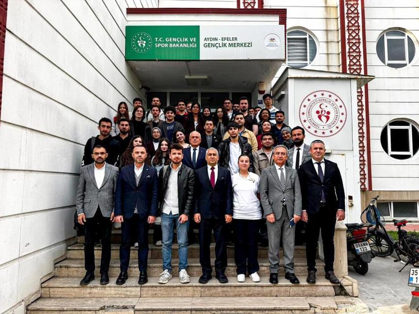 Rektör Kent öğrencilerin sorularını yanıtladı