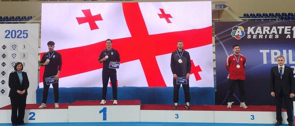 BÜYÜKŞEHİRLİ KARATECİDEN MİLLİ FORMAYLA BRONZ MADALYA