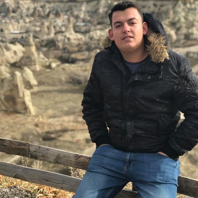 Ağaca çarpan otomobilin sürücüsü hayatını kaybetti