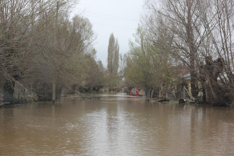 BARAJ TAŞTI, KÖY TAMAMEN SULAR ALTINDA KALDI